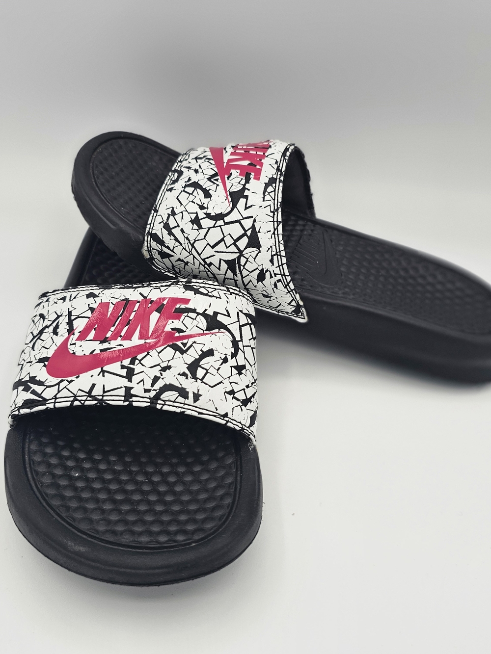 Nike Benassi JDI Slides Women 8 Black White Pink Crackle Print 818919-061 Sporty
